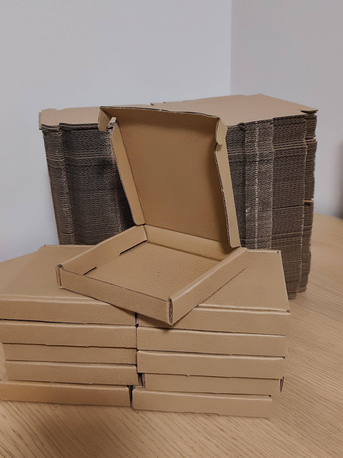 100 pcs corrugated kraft mailer/slot boxes - 102mm x 102mm x 17mm